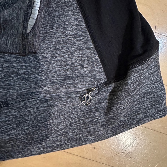 Lululemon bundle of 2 tops, 4/6 - Picture 4 of 7
